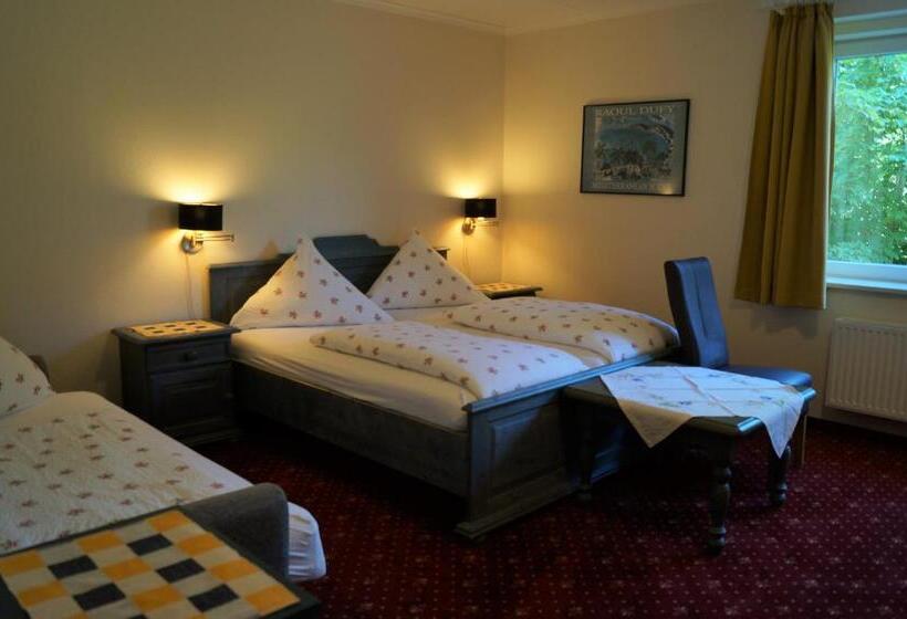 اتاق کلاسیک سه تخته, Neuses