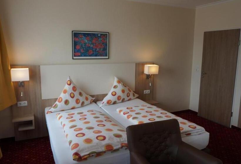 اتاق کلاسیک سه تخته, Neuses