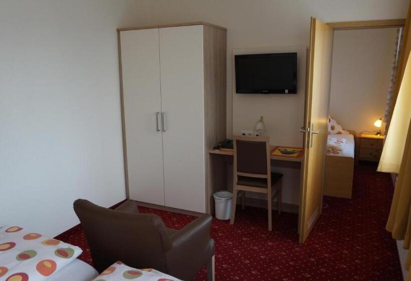 اتاق کلاسیک سه تخته, Neuses