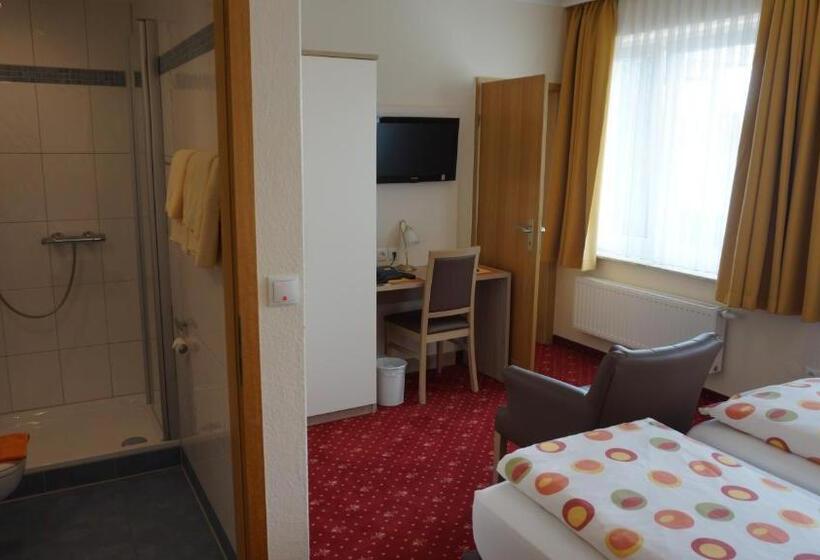 اتاق کلاسیک سه تخته, Neuses