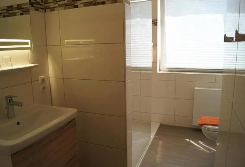 Chambre Quadruple Classique, Neuses