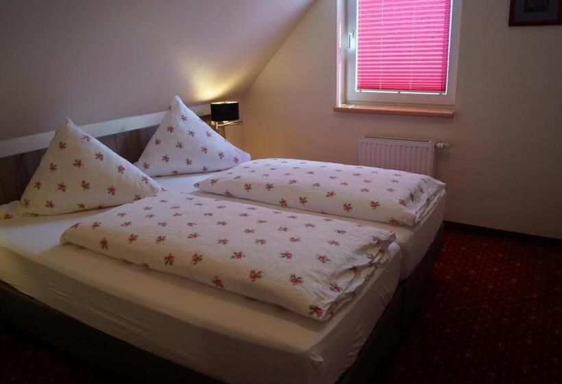 اتاق کلاسیک چهارنفره, Neuses