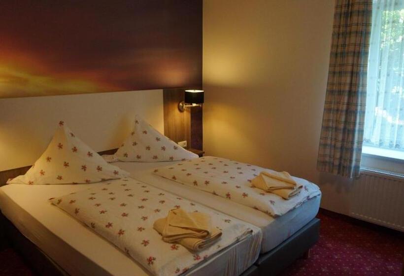 اتاق کلاسیک چهارنفره, Neuses