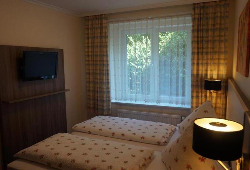 اتاق کلاسیک چهارنفره, Neuses