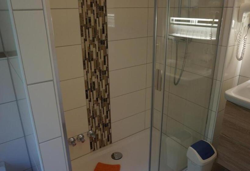 اتاق کلاسیک چهارنفره, Neuses