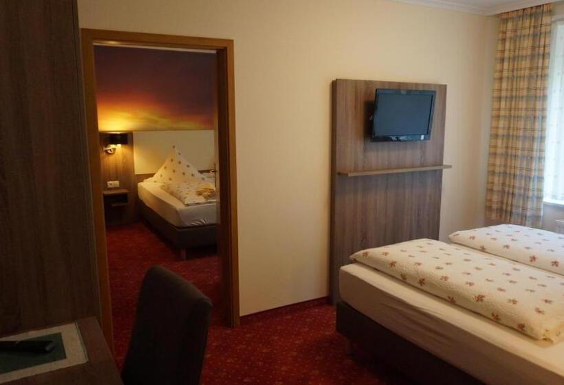 اتاق کلاسیک چهارنفره, Neuses