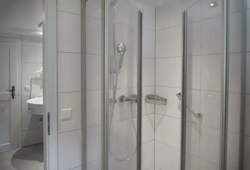 Standard Room Shared Bathroom, Restaurant Alatsee