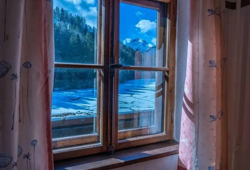 Standard Room Shared Bathroom, Restaurant Alatsee
