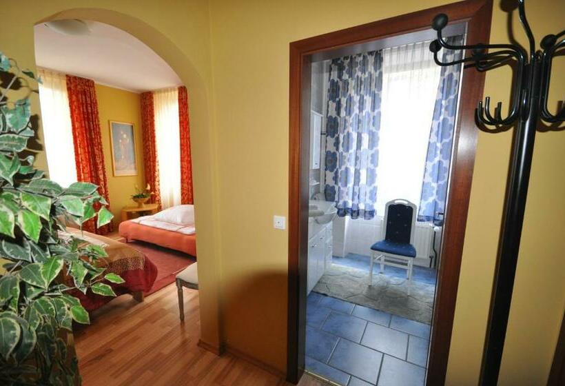 Номер Стандарт, Restaurant Athen