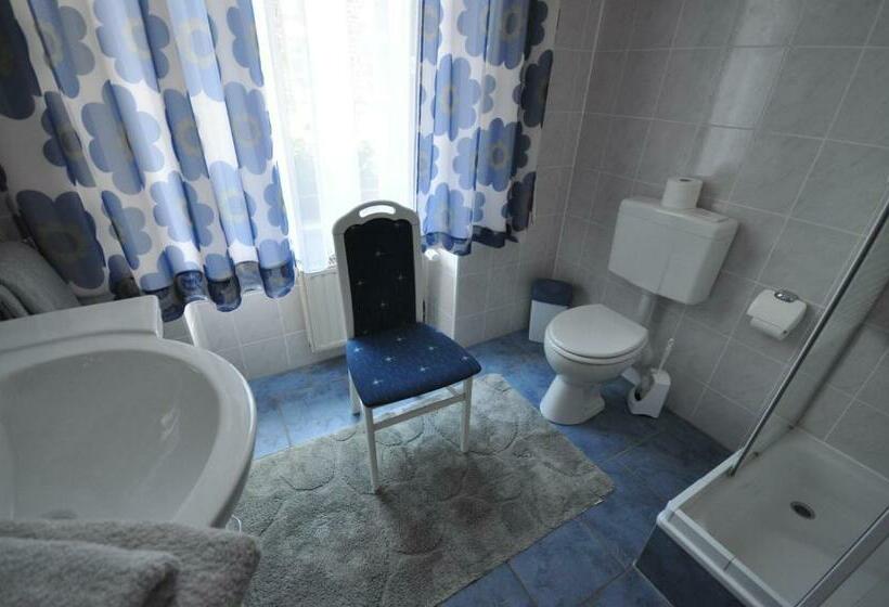 Номер Стандарт, Restaurant Athen