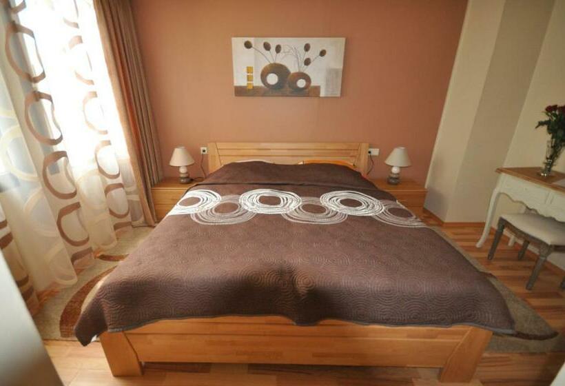 Номер Стандарт, Restaurant Athen