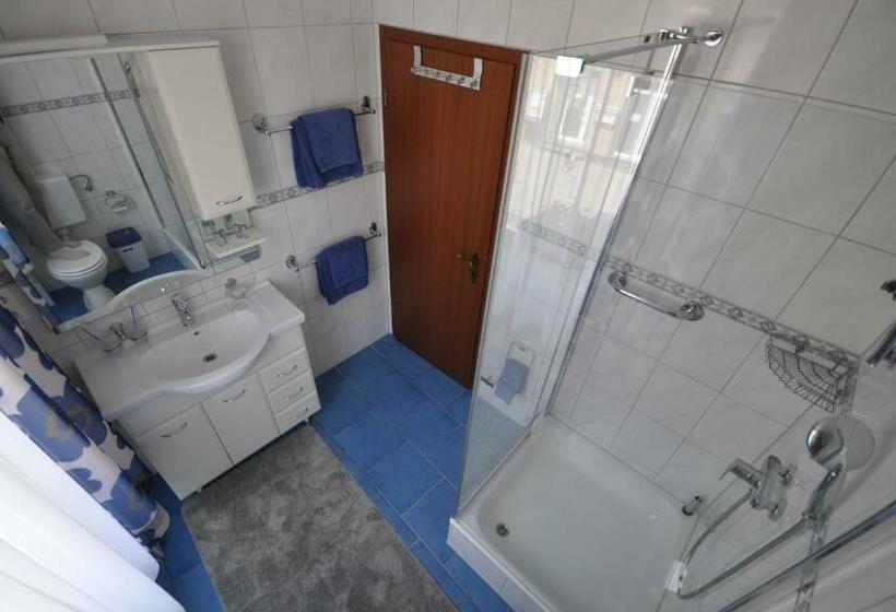 Номер Стандарт, Restaurant Athen