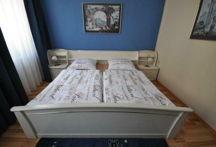 Номер Стандарт, Restaurant Athen