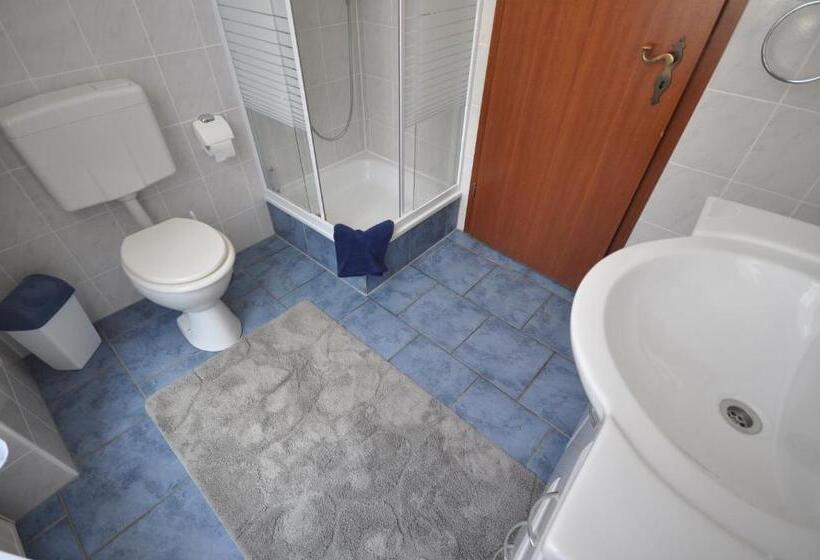 Номер Стандарт, Restaurant Athen