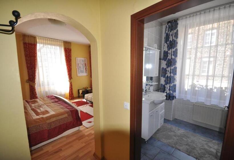 Номер Стандарт Трехместный, Restaurant Athen