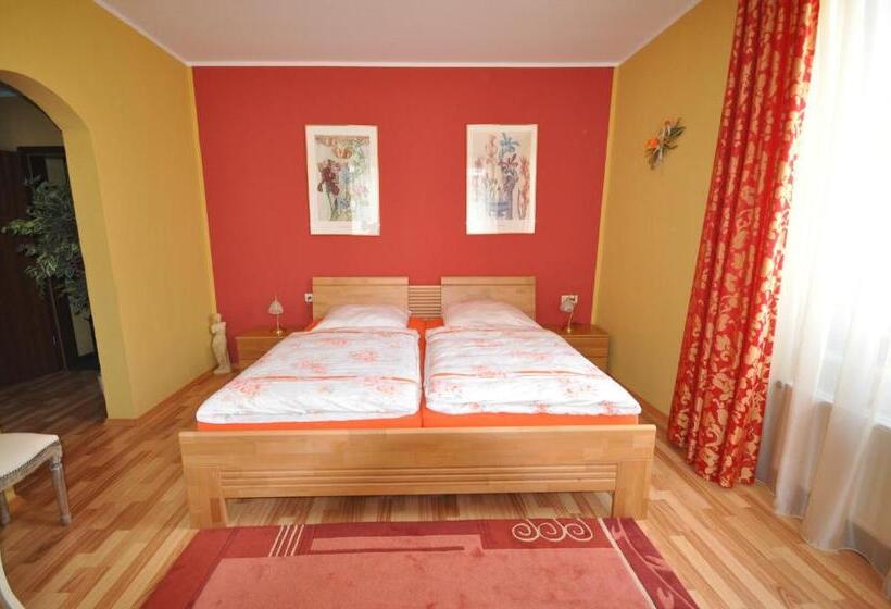 Номер Стандарт Трехместный, Restaurant Athen