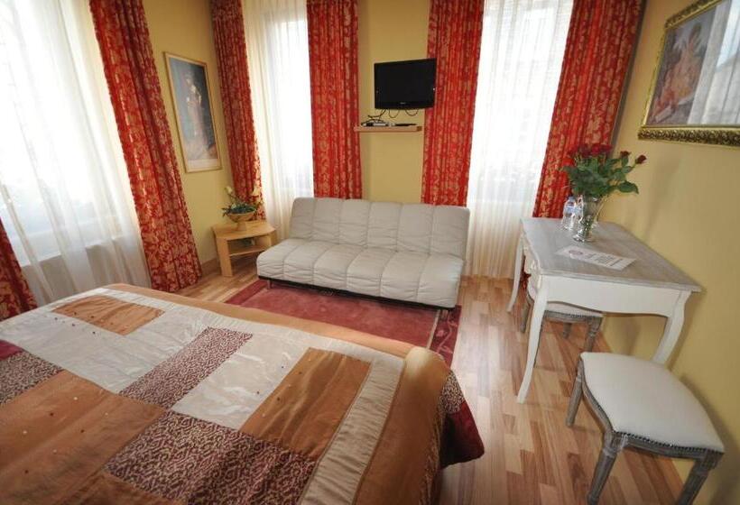 Номер Стандарт Трехместный, Restaurant Athen