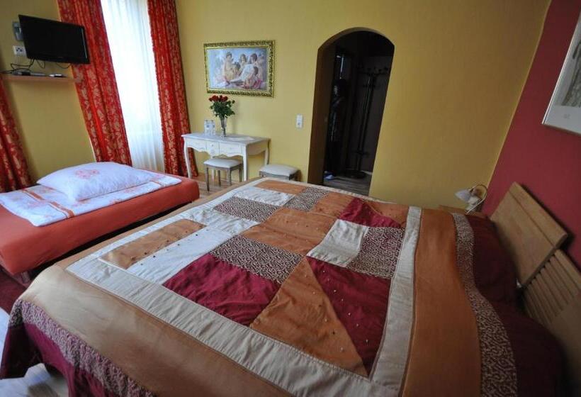 Номер Стандарт Трехместный, Restaurant Athen