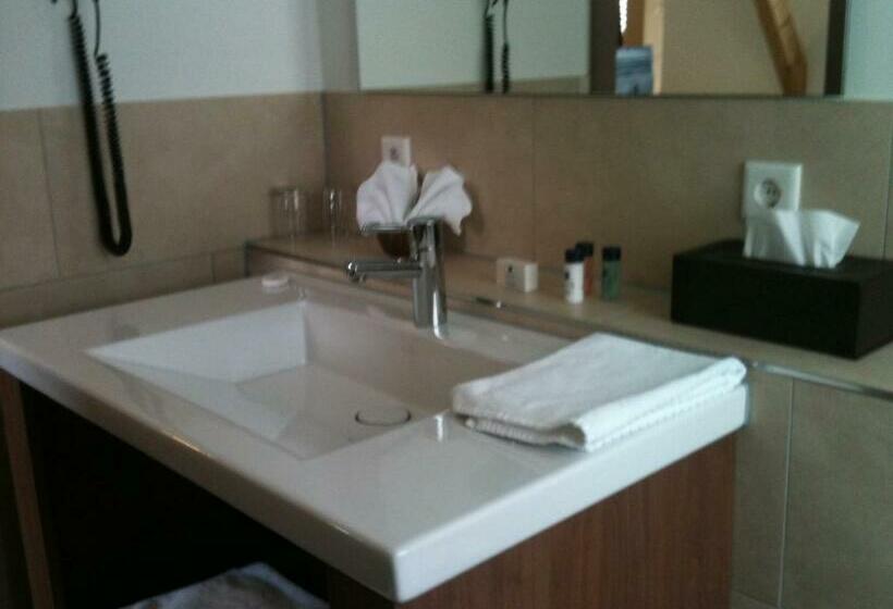 חדר סופריור, Restaurant & Metzgerei Rößle