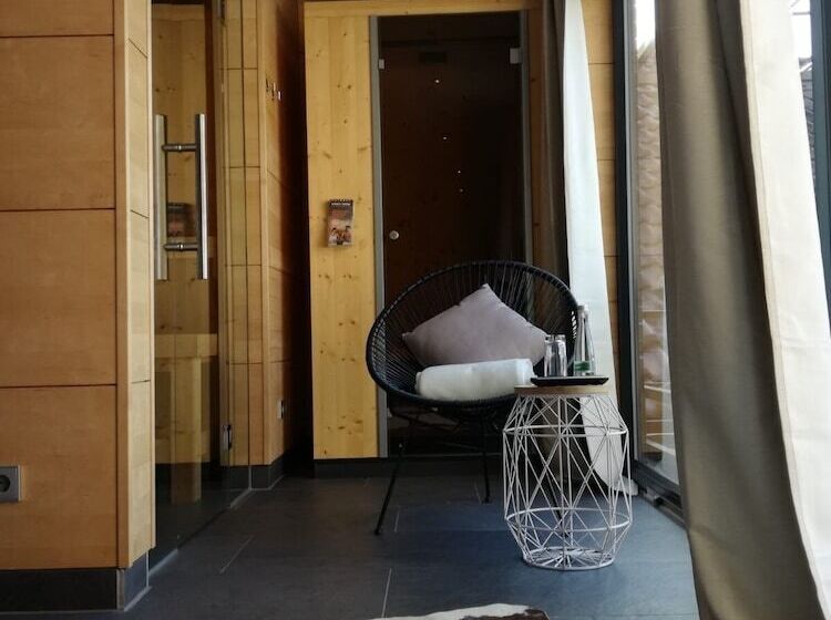 סוויטת ג'וניור, Restaurant & Metzgerei Rößle