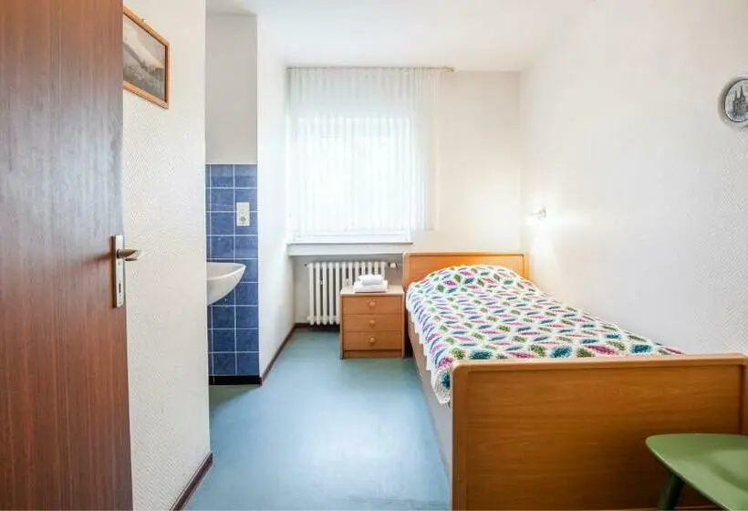 Economy Yhden Hengen Huone, Schwung
