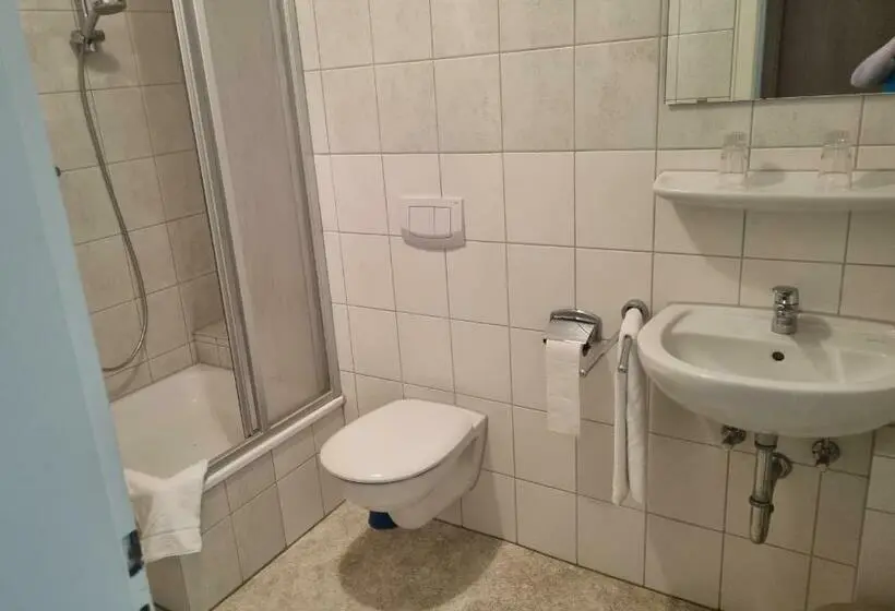 Huoneisto 2 Makuuhuonetta, Schwung