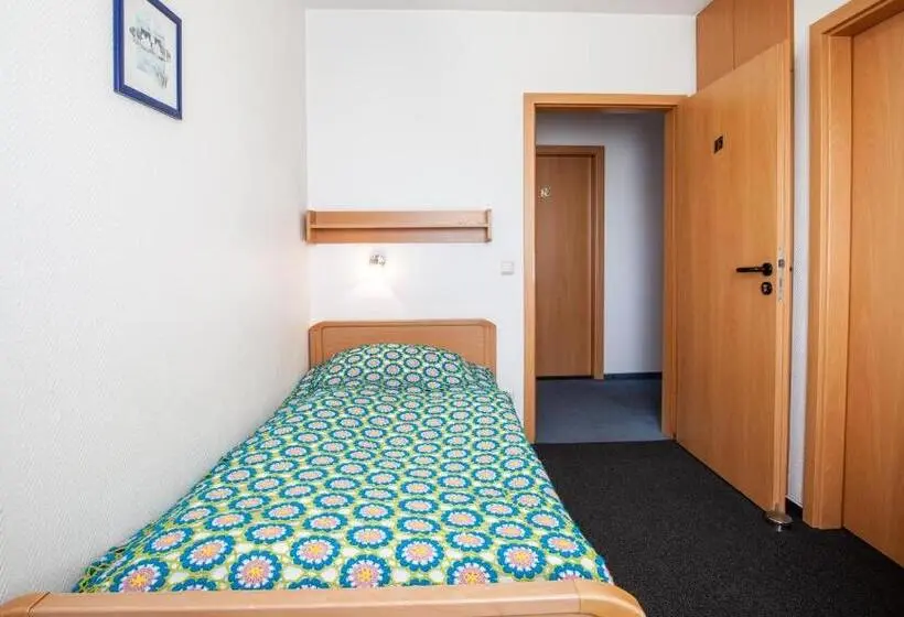 Comfort Yhden Hengen Huone, Schwung