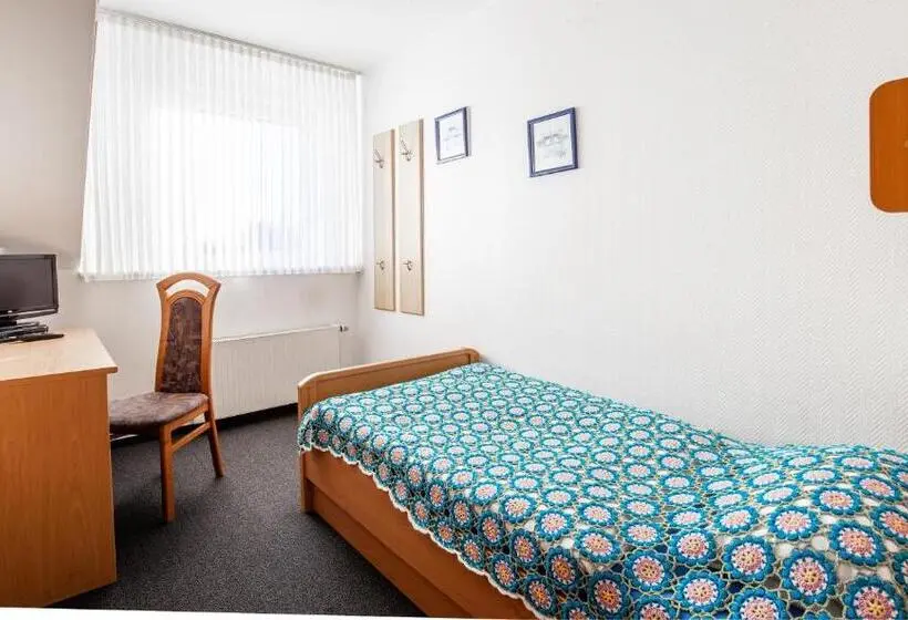 Comfort Yhden Hengen Huone, Schwung