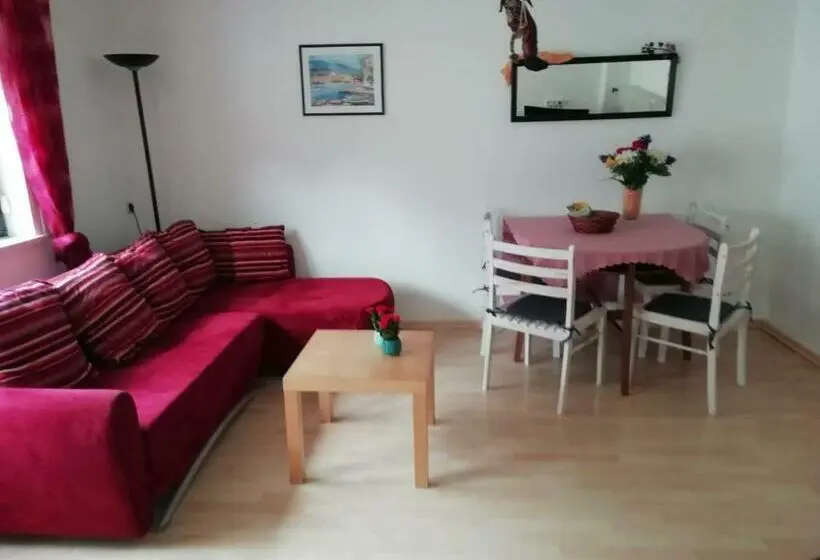 Huoneisto 1 Makuuhuone Näkymä, Zur Post