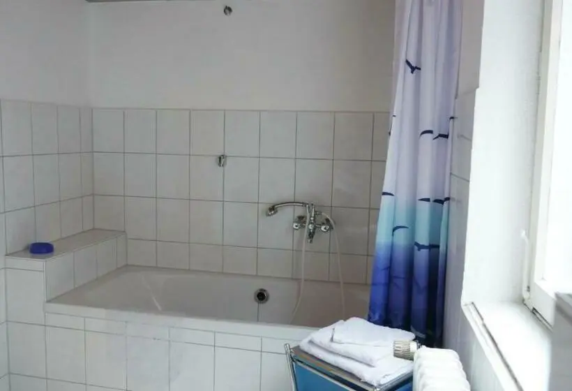 Standard Yhden Hengen Huone, Zur Post