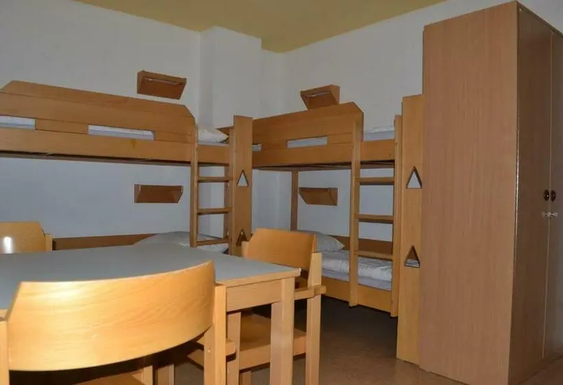 浴室共有スタンダード４人用ルーム, Jugendherberge Lübeck Altstadt