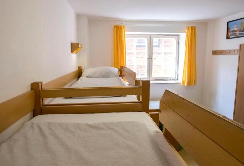 标准四人间共用浴室, Jugendherberge Lübeck Altstadt