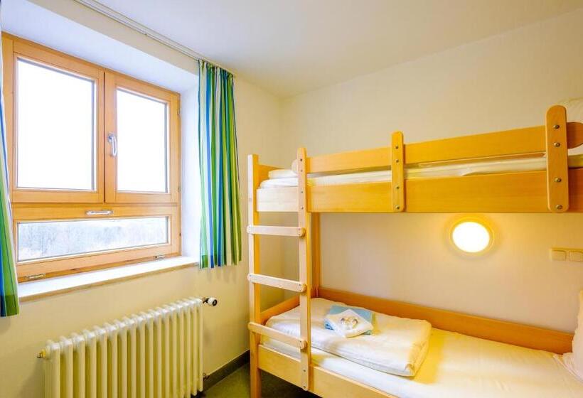 バスルーム共有のトリプルスタンダード, Jugendherberge Wunsiedel