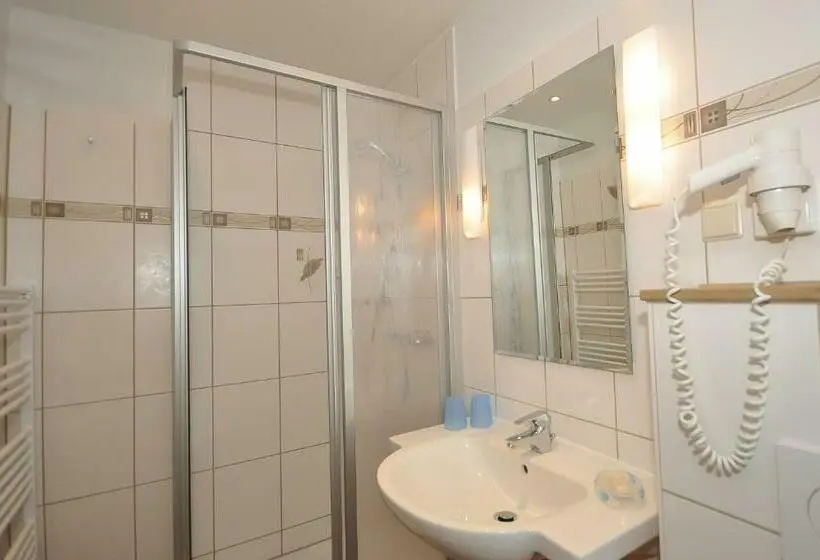 Standard Yhden Hengen Huone Parveke, Strandhotel Zur Promenade