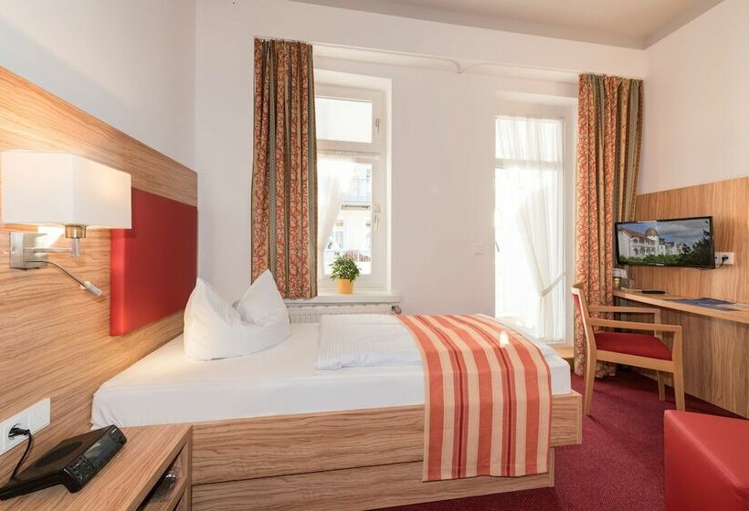 اتاق استاندارد یک تخته با بالکن, Strandhotel Zur Promenade