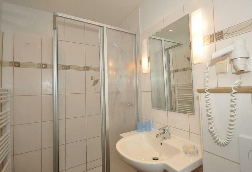 غرفة قياسية مزوَّدة بشُرفة, Strandhotel Zur Promenade