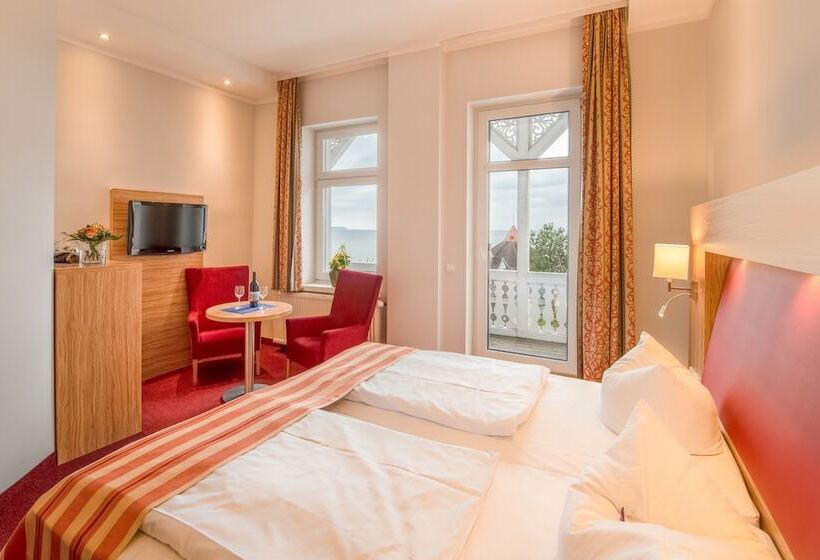 غرفة قياسية مطلّة علي البحر مزوَّدة بشُرفة, Strandhotel Zur Promenade