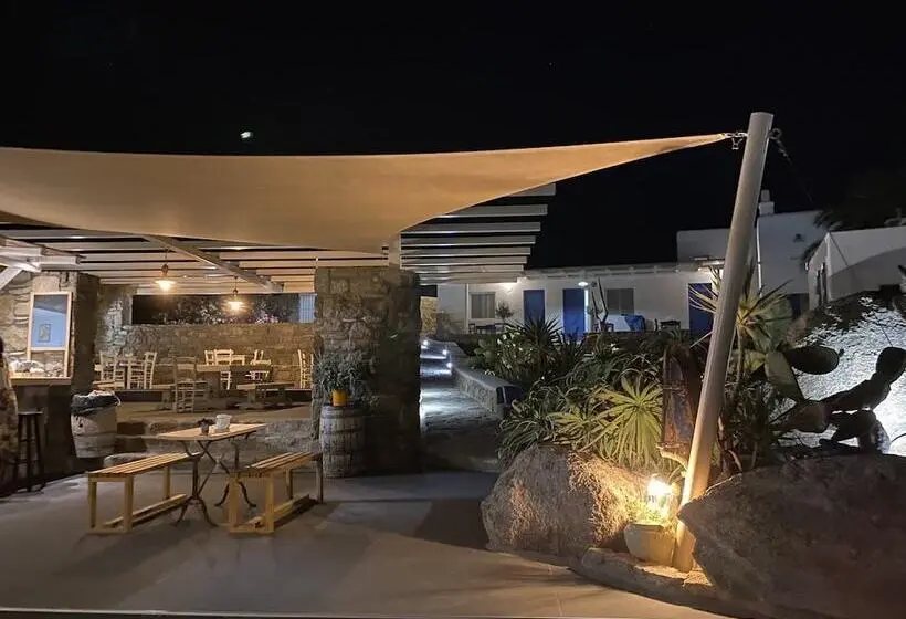 اتاق استاندارد سه نفره, Alexandros Mykonos