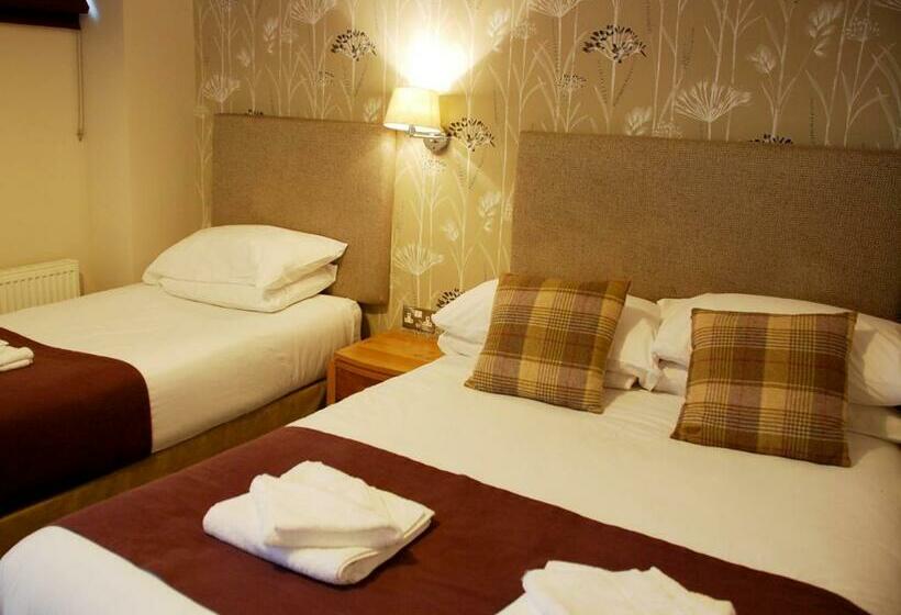 اتاق استاندارد سه نفره, The White Swan, Yeadon