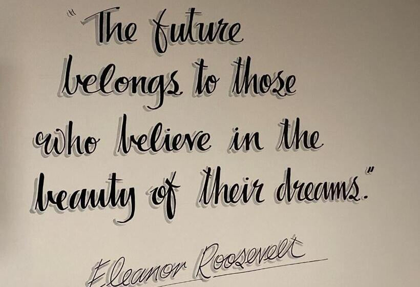 اتاق لوکس با تخت بزرگ, The White Swan, Yeadon