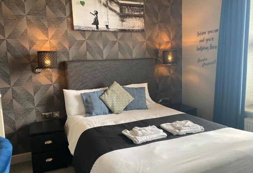 اتاق لوکس با تخت بزرگ, The White Swan, Yeadon