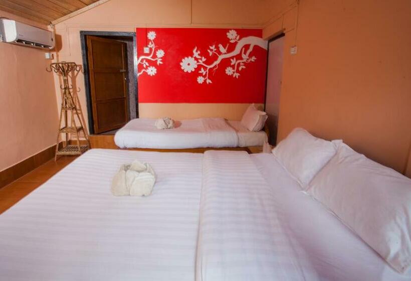 اتاق لوکس, Chitwan Tiger Camp