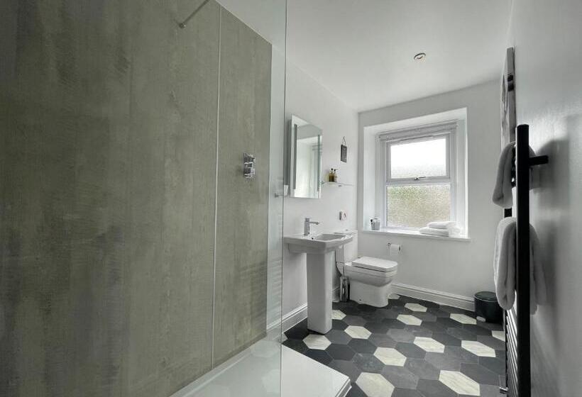 غرفة ديلوكس, Gordons