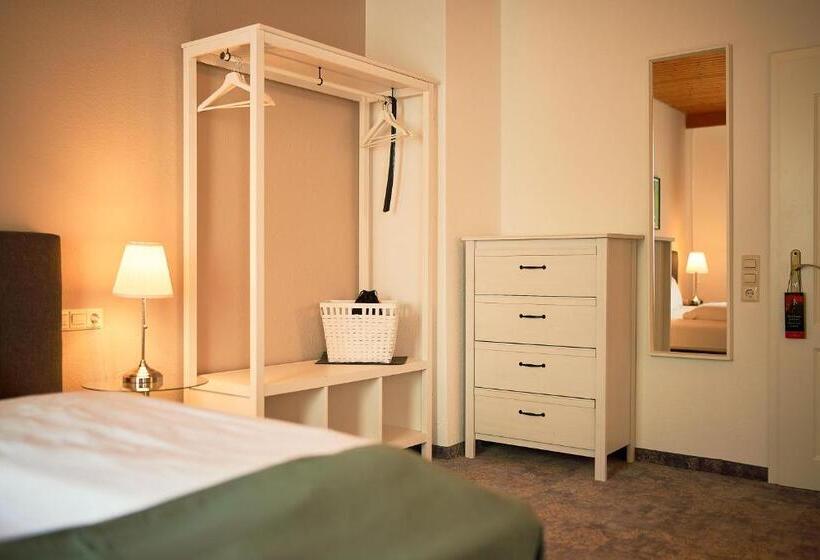 חדר סטנדרט לשלושה, Landgasthof Hirsch