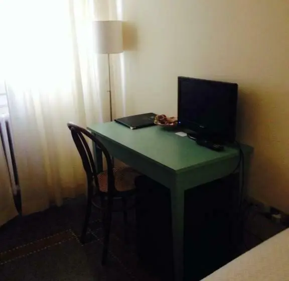 Standard Yhden Hengen Huone, Miramare