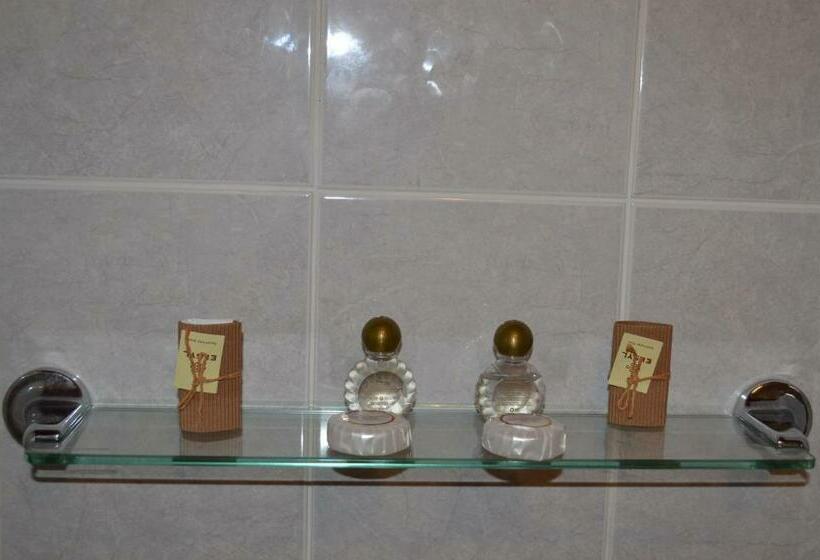 חדר דלוקס, The Red Lion