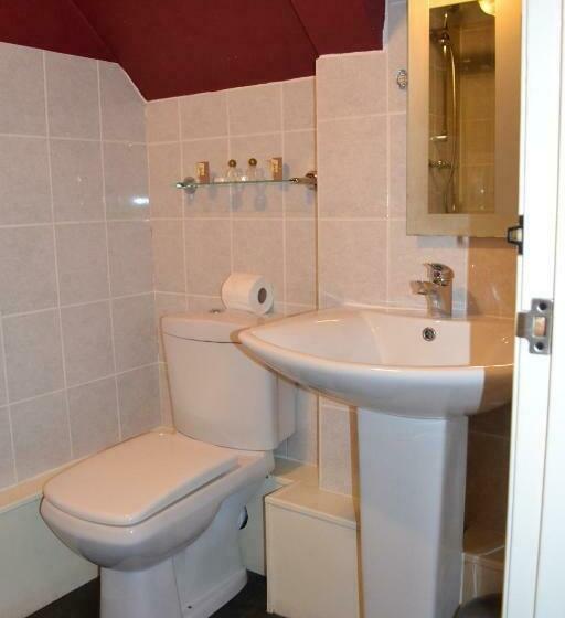 חדר דלוקס, The Red Lion