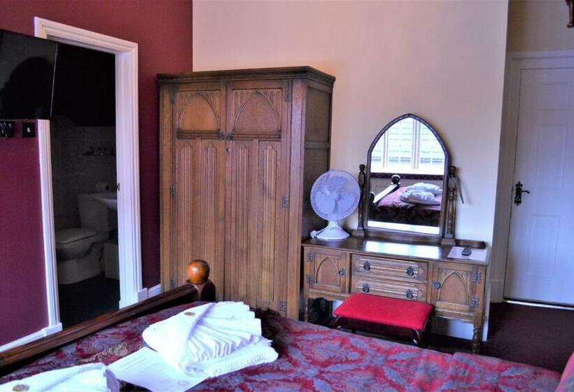 חדר דלוקס, The Red Lion