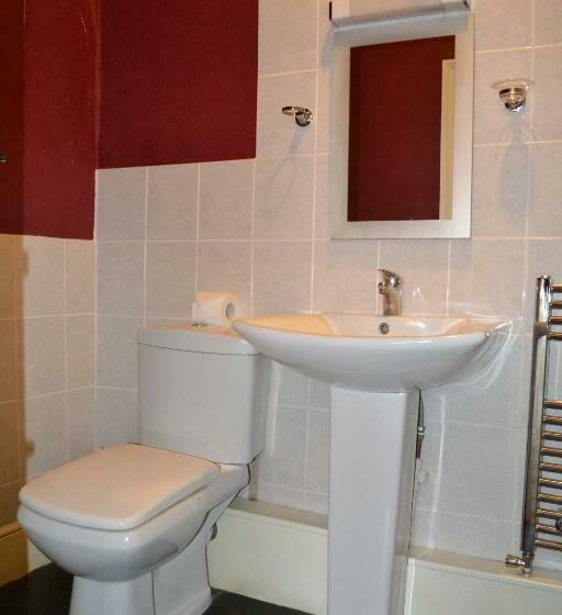 חדר דלוקס, The Red Lion