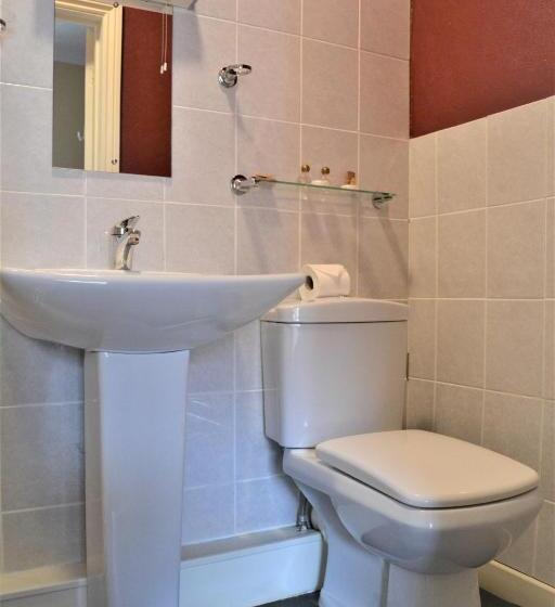 חדר בסיסי, The Red Lion